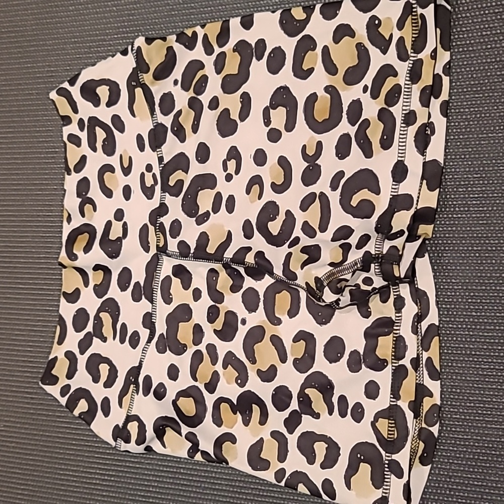 Cheetah short